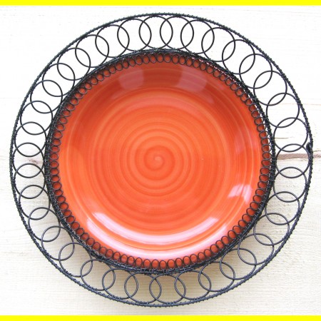 Odrátovaný talíř červený